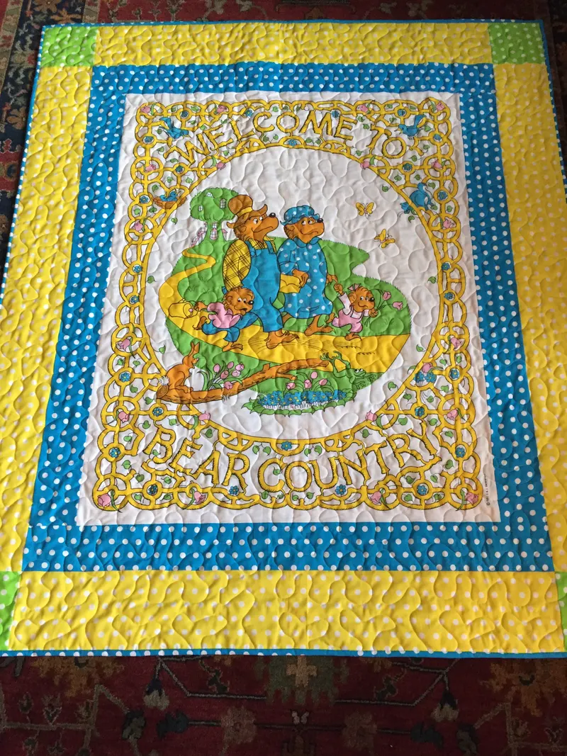 Baby quilt with cartoon bears and polka dot border