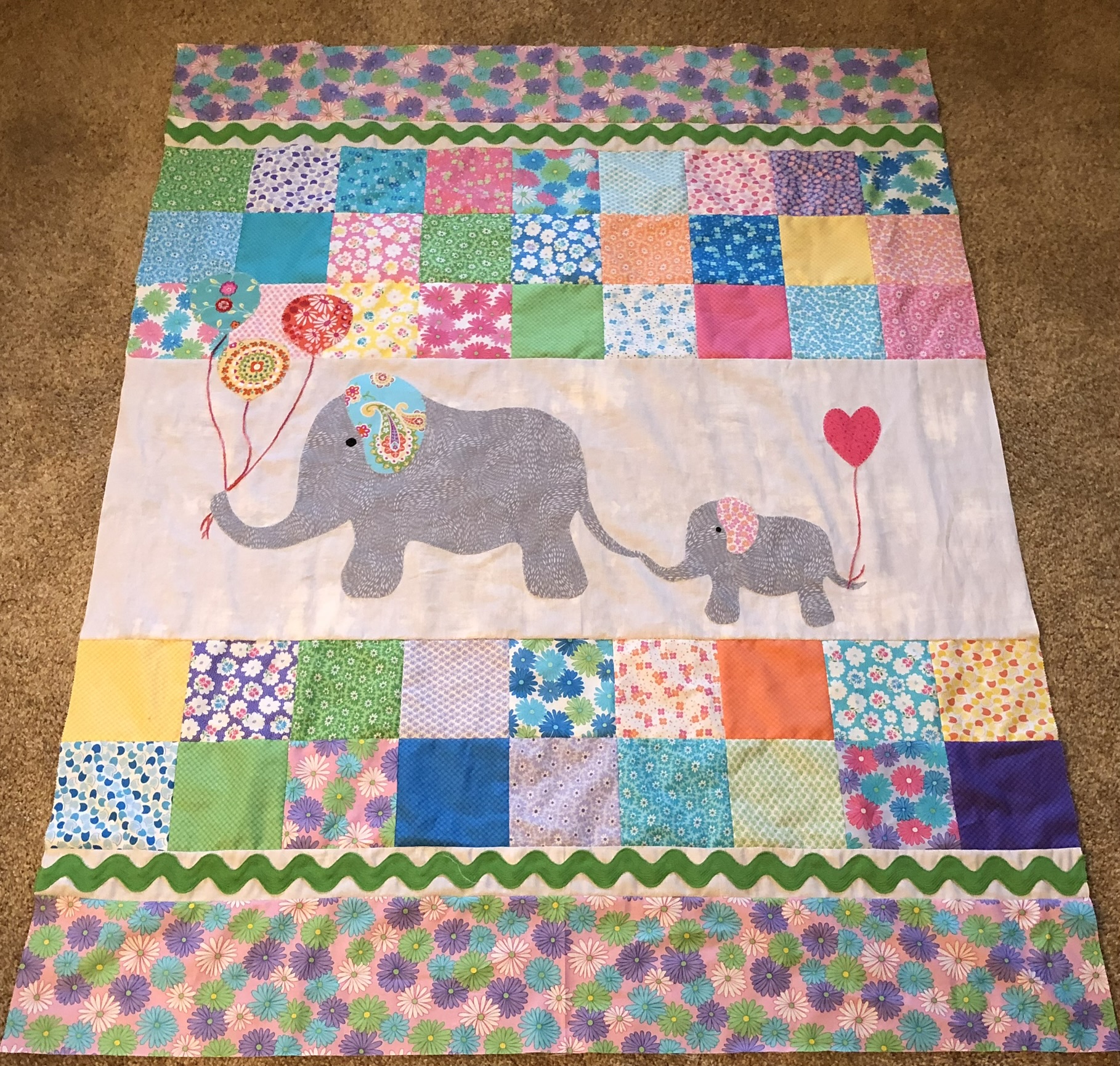 Mama and baby elephant with balloons and heart